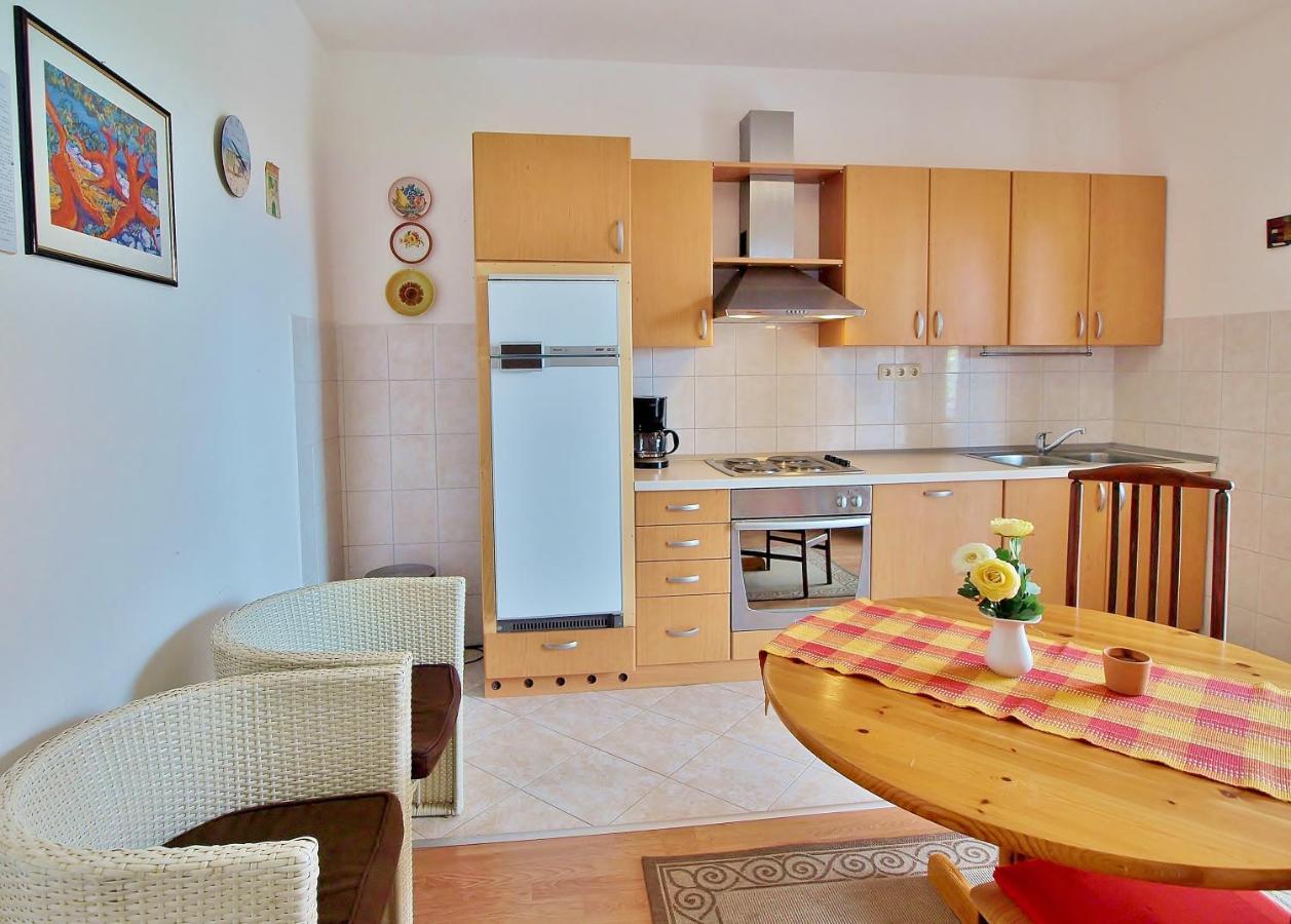 Apartments Biserka Rab Town Luaran gambar